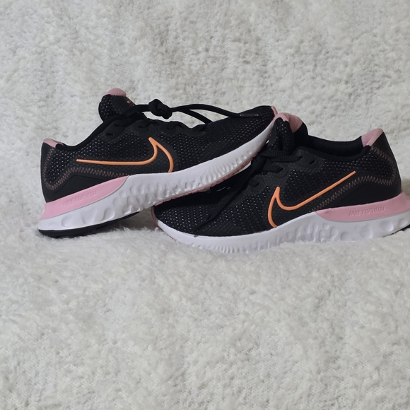 New-Nike RENEW RUN sneakers. - Picture 7 of 7
